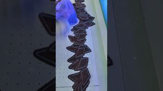 50,000 PC / 일! 작업자 6명을 대체하는 신발마킹기