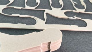 Kevlar 미드솔 및 상부 소재용 핫멜트 접착제 - 복합 재료 가공