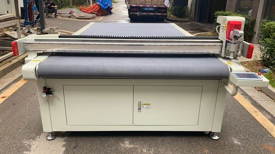 좋은 가격 200-2600mm/s PVC 고무 물질을 위한 도어 없는 절단 기계 온라인으로