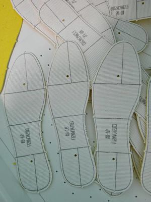 고 정밀 컴퓨터 제어 신발 표시 기계 1200 x 900mm 작업 영역과 신발 상단 및 Vamp